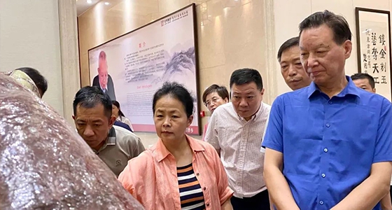 石语千秋松，，，，，，广迎八方客——yl23455永利·倪东方艺术博物馆
